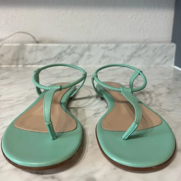 GIANVITO ROSSI
Women's Jaey Leather Thong Flat Blue Sandals - Picture 2 of 8
